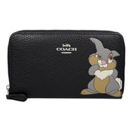 COACH X DISNEY 聯名款 馬車LOGO荔枝紋皮革拉鍊中夾 桑普兔