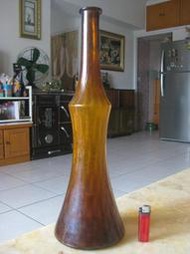 色澤超美的琥珀色大型古董玻璃空酒瓶