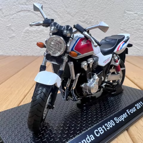 Diecast 1:24 Scale CB1300 Super Four 2011 Motorcycle Alloy Model Classic Adult Collection Static Dis