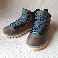 Native Fitzsimmers TrekLite monkey boots