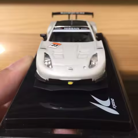 Kyosho 1:64 scale Nissan Z 350Z Omotesando Limited Edition Pearl White Fairlady Deluxe Edition Dieca