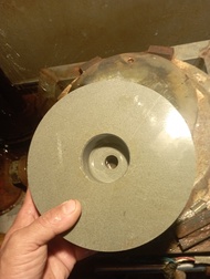 đá mài tròn đường kính ngoài 18 lỗ tâm to 5cm lỗ tâm âm 1.6cm dày 5 cm