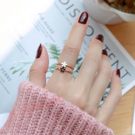 Cincin Titanium Wanita Bunga Daisy Kecil Korea Anti Karat dan Tidak Pudar / Cincin infinity