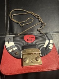 Furla 黑膠唱片造型斜背包