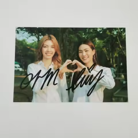 The Secret of Us LingOrm Handwritten signature photo, personal signature, surrounding 6-inch small c