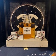 Chanel 聖誕香水禮盒 **紙盒白色表面有變色, 介意慎拍**