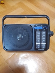 lp.           Panasonic。樂聲牌。收音機。RF-2400。AM/FM。