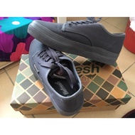 XES SHOES PRELOVED LIKE NEW