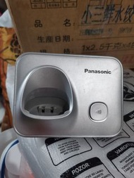 室內電話座 Panasonic kx tg6611主機 40元 在九龍灣港鐵站A交易的，你們可以不用出閘口交收的，多謝你們呀