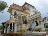 Rumah  m² dengan 4 kamar tidur dan 2 kamar mandi pribadi di Cipanas (Villa Imah Koneng at Cipanas Pu