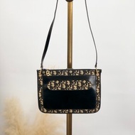【 日本直送　名牌中古包 】Christian Dior クリスチャン ディオール トロッター ショルダーバッグ ブラック ジャガード オールド z8apv6