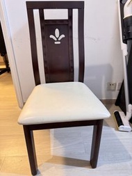 木製餐椅連白色軟墊