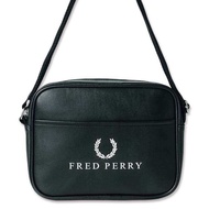 กระเป๋าสะพาย Fred Perry Leather Crossbody Bag GIFT WIHT PURCHASE แท้!! สินค้ามีพร้อมส่งในไทยค่ะ