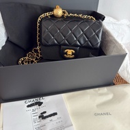 全新CHANEL黑色羊皮金球方胖AS1786