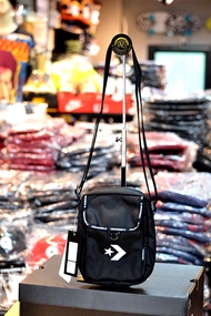 [Authorized Retailer] CONVERSE STAR CHEVRON CROSSBODY BAG กระเป๋าสะพายข้างสีดำ สินค้าแท้ 100%