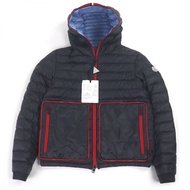 全新未使用商品 □ MONCLER ARDECHOIS GIUBBOTTO 標誌貼片連帽可收納輕薄羽絨衣 海軍藍 3 碼 含衣架 男款