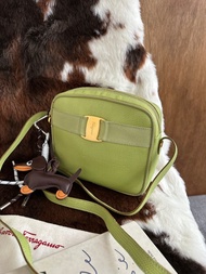 中古包 Salvatore Ferragamo 菲拉格慕 開心果綠相機包