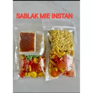 murah !!! 3 bungkus seblak mie instan pedas gurih seblak aneka macam kerupuk. seblak instan seblak p