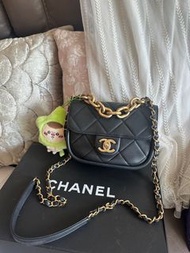 可免息分期 多年正版正貨商標門市現貨 芯片款 Chanel cc turn lock 黑金 Black Quilted mateless Mini Flap Messenger with Top Ch