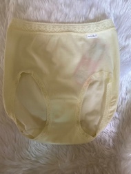 กางเกงในวาโก้ รูปแบบครึ่งตัว รุ่น WU3687 Wacoal Half Dear Hip Shorts Panty