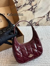 COACH蔻馳Carmen月牙包酒紅色漆皮尺寸20×12cm