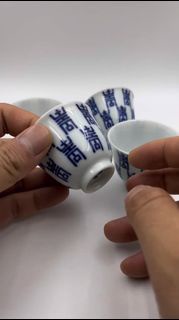 英國回流若深珍藏青花壽字紋茶杯四只 尺寸約：5.5*4.5厘米 器型周正，品相完