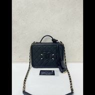 Chanel vanity case medium 
中號 黑金荔枝皮相機包