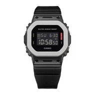 Casio G-SHOCK Jam Tangan Pria dengan format Digital GM-5600BM-1DR