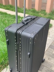 TSA海關鎖27吋鋁框行李箱🧳，TSA海關行李喼，鋁框行李箱✈️，硬板行李箱，27吋託運中size行李箱，行李喼，luggage and baggage，travel suitcase，TSA loc