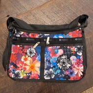 日本 LeSportsac 彩色花紋圖案帆布 DELUXE EVERYDAY 斜咩袋