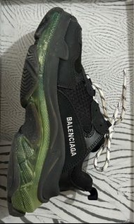 balenciaga triple s