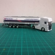 Welly 1/87 Scania Petron Tanker Truck Diecast Alloy Model