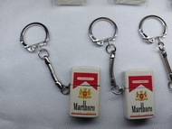 Marlboro 打火機鑰匙扣 全新倉存 萬寶路 Marlboro 迷你打火機，入白電油（自備不包油）每個$20元，$50元3個 香港懷舊鎖匙扣
