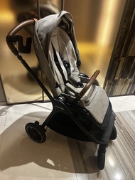 Nuna Triv Next 輕型雙向嬰兒車 (初生至4歲）