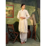 Ghaania Kelantan Lama in Pearl White