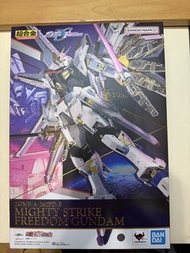 Bandai 超合金 Mighty Strike Freedom Gundam