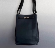 Hermes so kelly22 普魯士藍拼黑色 銀扣 T刻