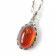 จี้ Georg Jensen ปี 2001 สภาพเยี่ยม ทำจากเงิน AG925 ผสมอำพัน เงิน และส้ม น้ำหนัก 10.9 กรัม สำหรับผู้