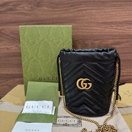 GUCCI 古馳  GG Marmont  山形縫線鍊帶水桶包(黑色)