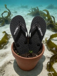Sandal jepit Volcom hitam dengan motif kotak sandal pria kekinian sandal distro sandal santai sandal
