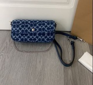 Coach 丹寧斜揹包