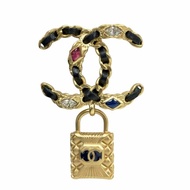 CHANEL CC 水鑽 皮穿鏈 鎖頭吊飾 胸針