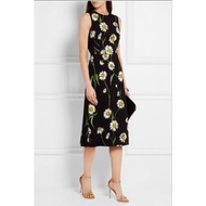 Oscar dress with embossed floral patterns is very luxurious, light and thin fabric