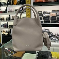 東區正精品㊣Loro Piana Bale Small FAN8964 全新灰色錘紋小牛皮水桶包附背帶小款RZ6283