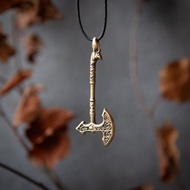 斧頭形狀的青銅吊墜。 凱爾特裝飾品。 斧頭項鏈。 戰士盔甲飾品