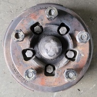 Nissan YU41 Front Wheel Bearing Hub (USED) drum brake