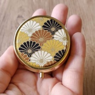 5cm 小藥盒 金色燙金和風菊花 金款 分格藥盒 藥盒 收納盒