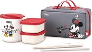 日本突發大減價, 優惠隨時完結 日本 Thermos x Disney Mickey &amp; Minnie Mouse 保温餐具套裝 包括: 1個保暖壺, 2個餐盒, 1對筷子, 1個筷子盒, 1個手提袋 容量 : 保温壺 250ml, 餸盒 190ml x 2 保温效果: 6小時 (50°C以上), 存放於保溫袋中可53°C以上 $299/套 順豐到付