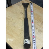 Dogyu tile scraper weighs 411g and is 47cm long (code 411)