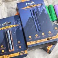 Fenix PD35R 雙尾按型  1700 流明強光手電筒, E01 v3.0 匙扣型 AAA 電筒, IC 保護...